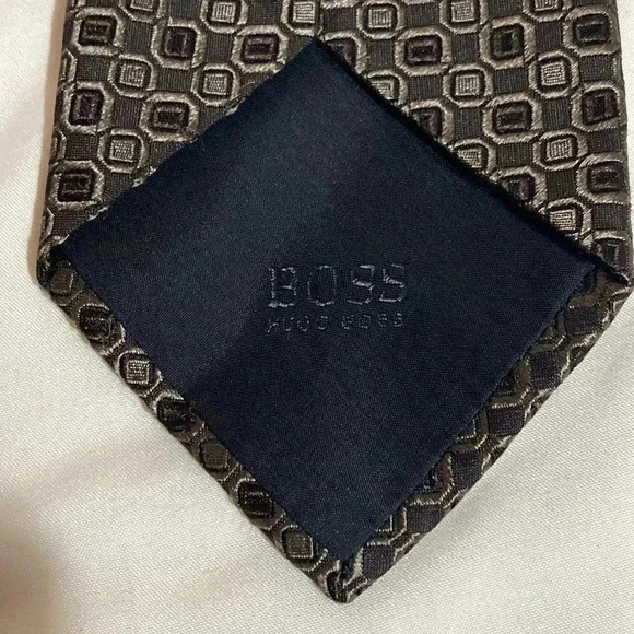 Hugo Boss 100% silk necktie brown geometric  square tile pattern career office - Picture 6 of 8